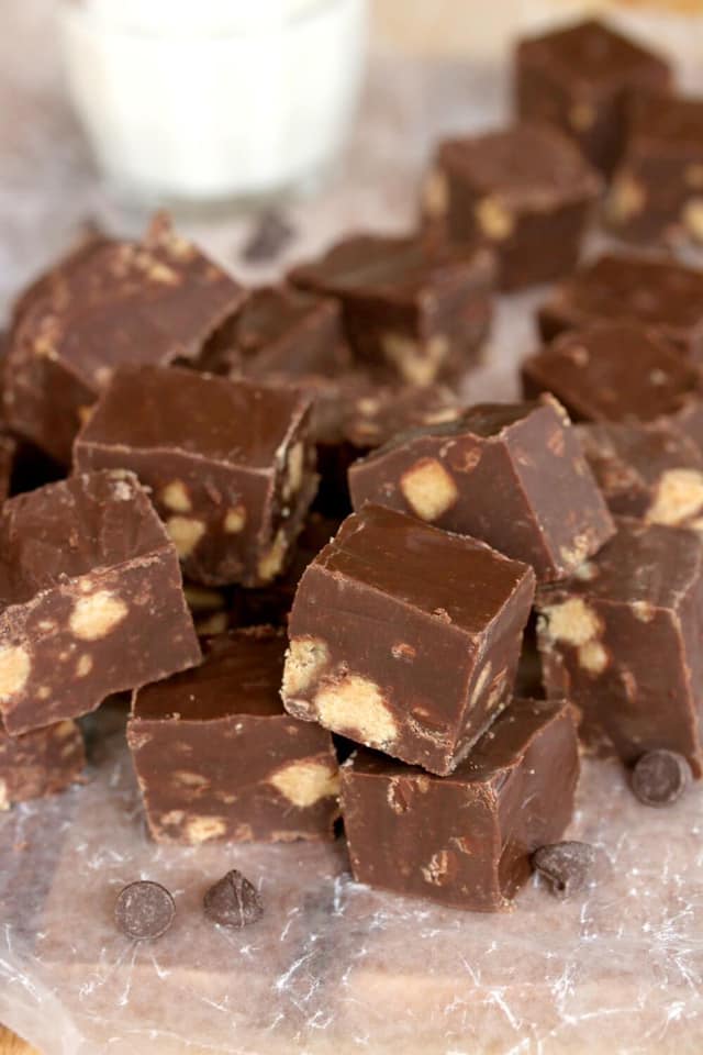 Easy Chocolate Peanut Butter Cup Fudge Recipe