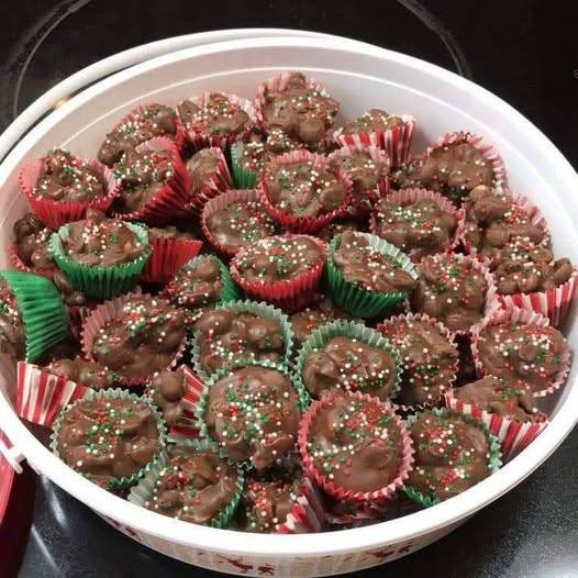 Crockpot Christmas Crack Recipe – Easy Holiday Candy