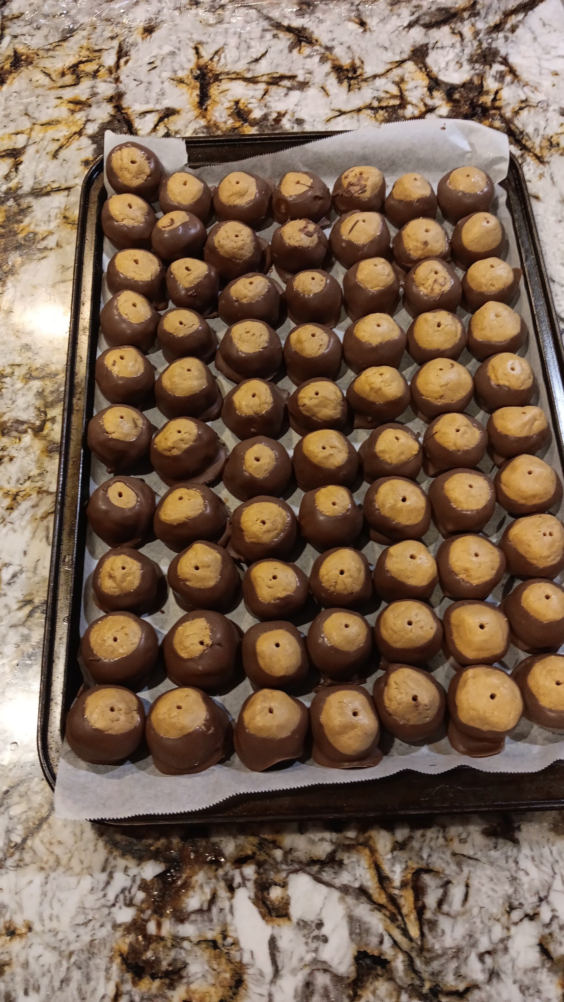 Buckeyes Candy Recipe – Classic Peanut Butter & Chocolate Treat