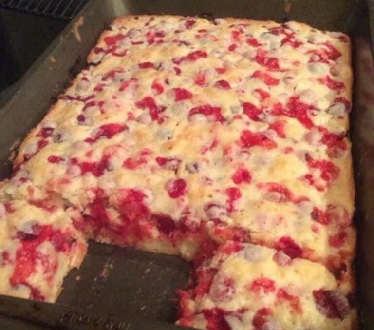 Cranberry Christmas Cake – Easy Holiday Dessert