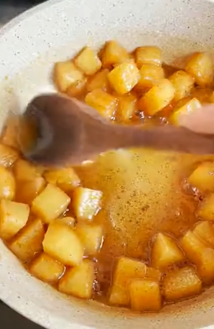 Apple Delight Cake Recipe – Easy Cinnamon Apple Dessert