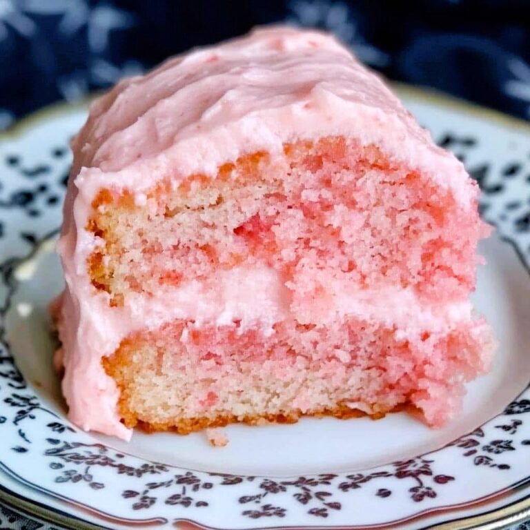 Easy Strawberry Cake with Frosting Recipe