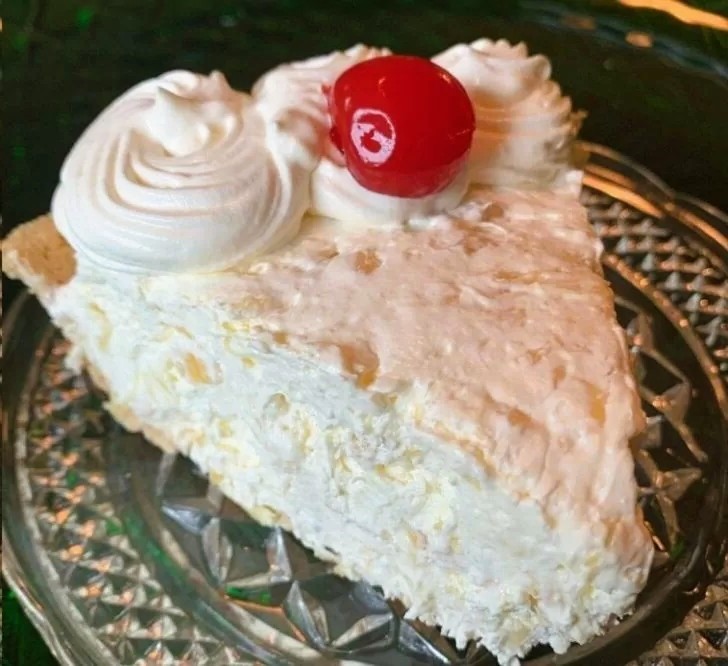 Creamy Pineapple Cheesecake (Easy No-Bake Recipe)
