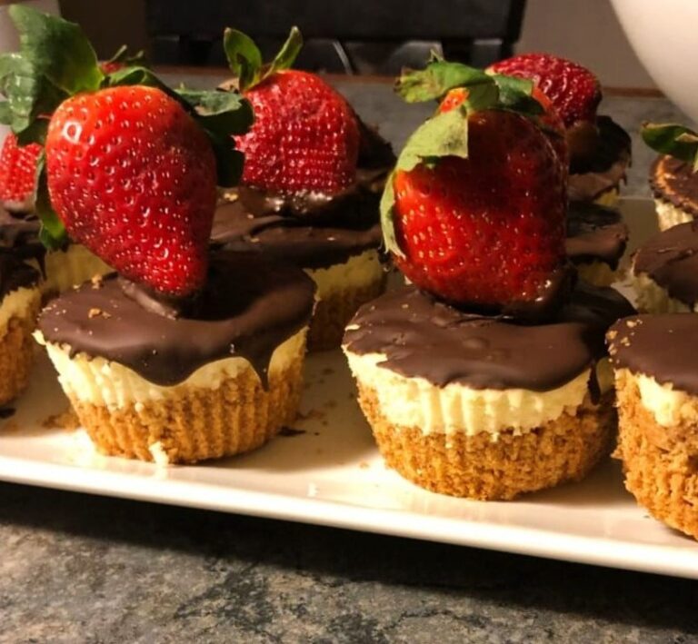 Chocolate Covered Strawberry Cheesecake Bites