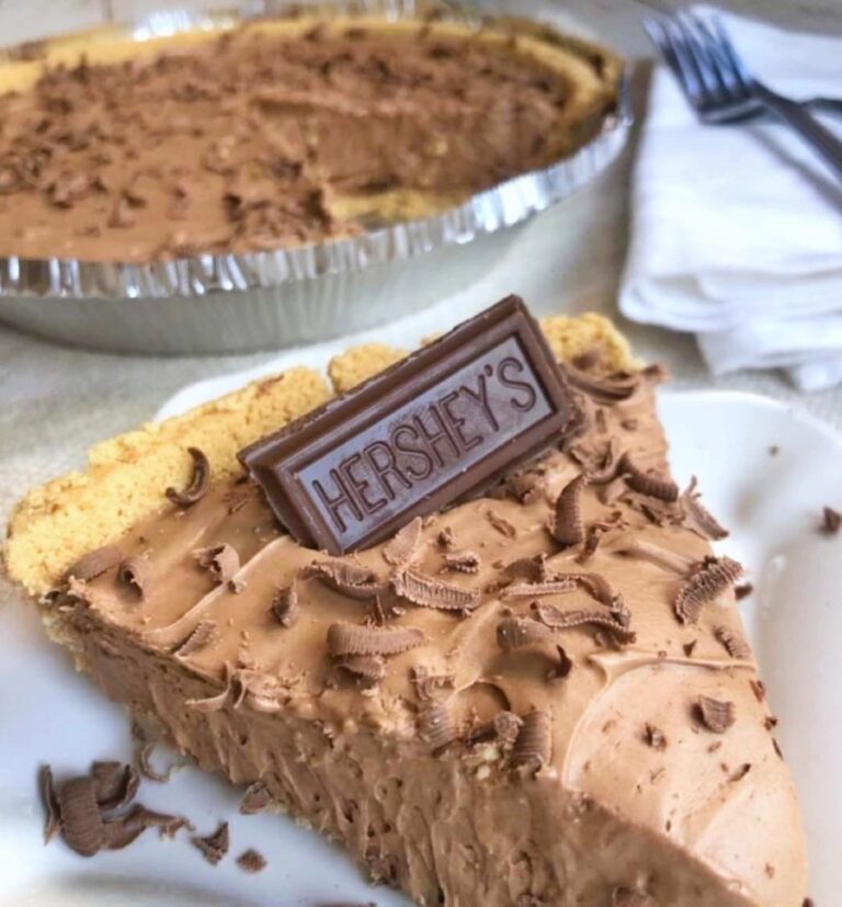 3 Ingredient No Bake Chocolate Pie (Easy Dessert)